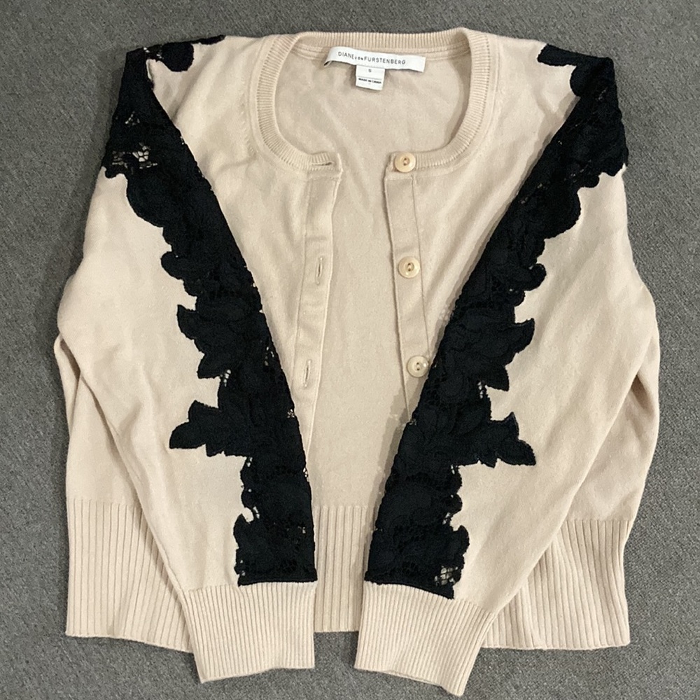 Diane von Furstenberg small beige cardigan with lace detail sleeves